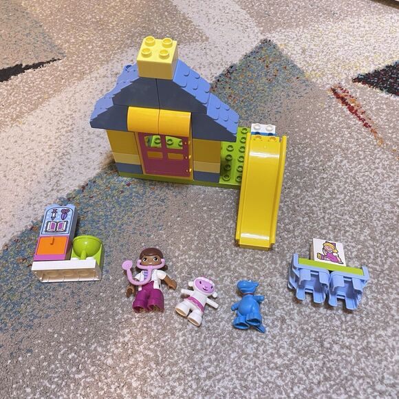 Lego Duplo 10606 Doc McStuffins Backyard Clinic Retired Set - Picture 1 of 4